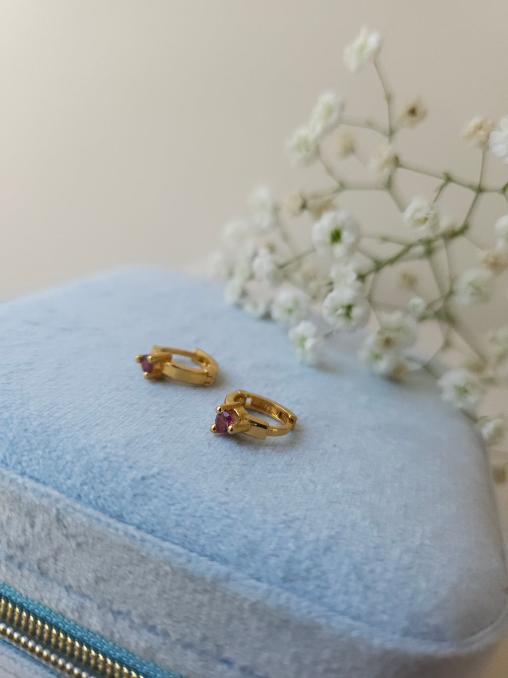 Huggies Ana con Rodolita y cubierta en oro de 14K