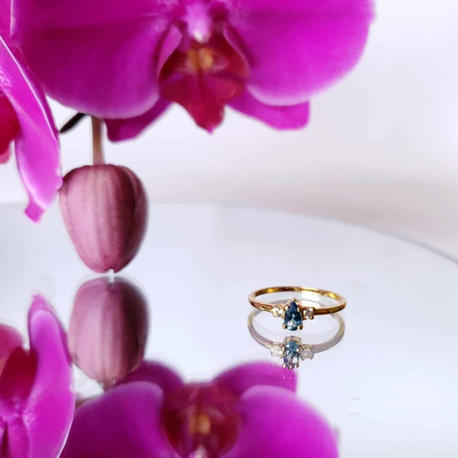 Anillo Luna con Topacio London blue con cubierta en Oro
