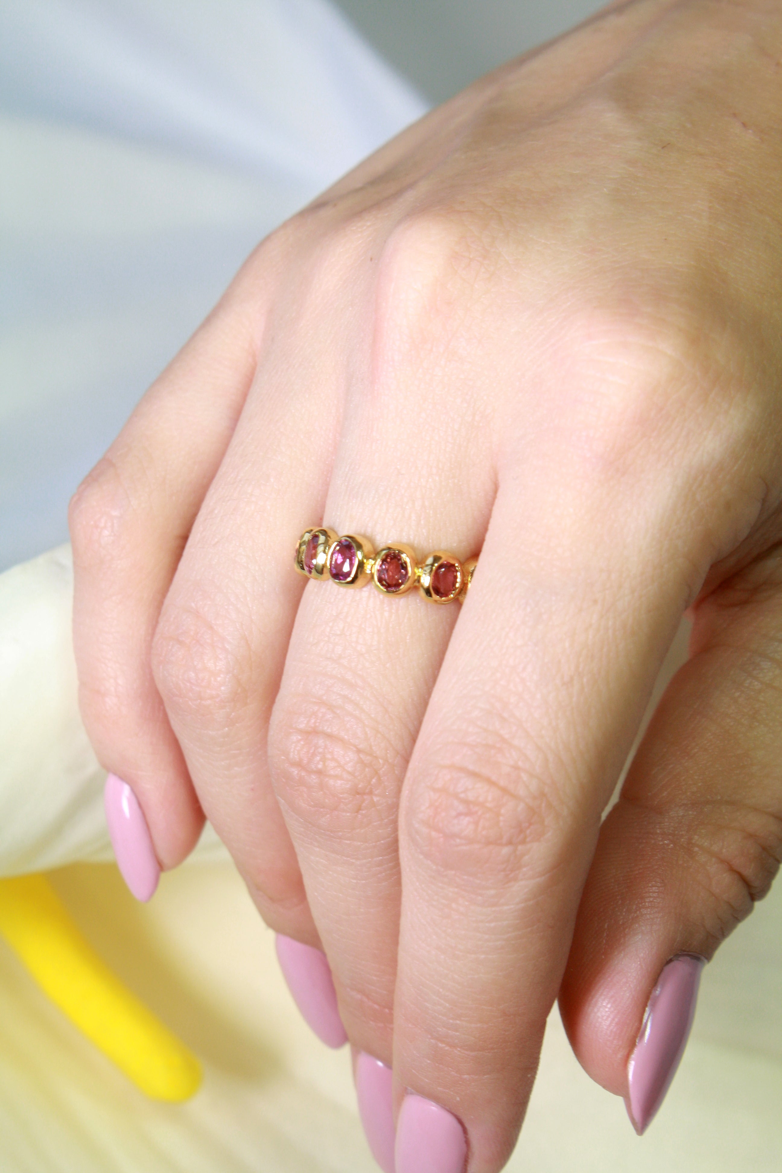 Anillo  Antique con Rodolitas y cubierta en Oro