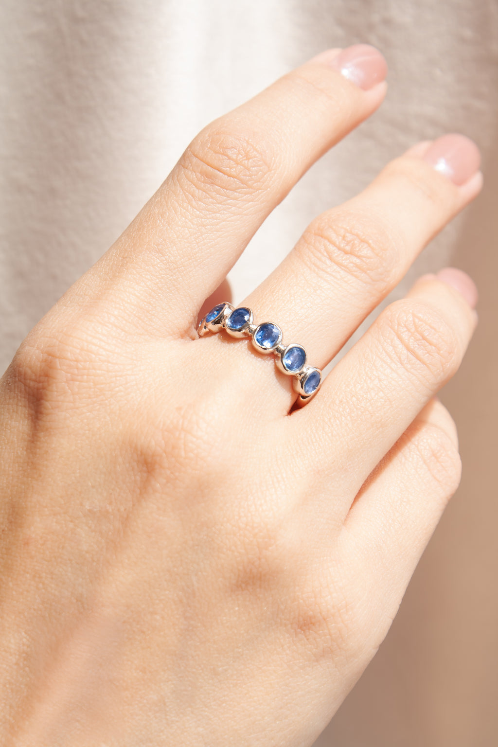 Anillo  Antique con Cianitas y cubierta en Rodio
