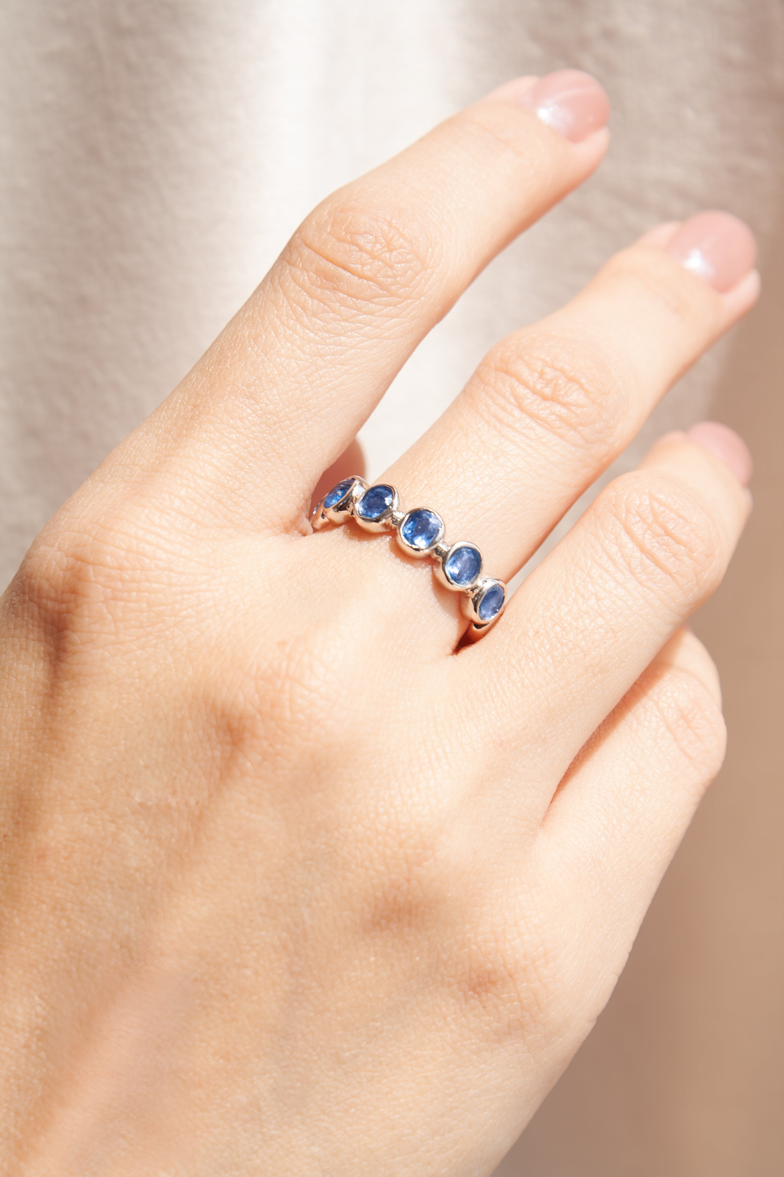 Anillo  Antique con Cianitas y cubierta en Rodio