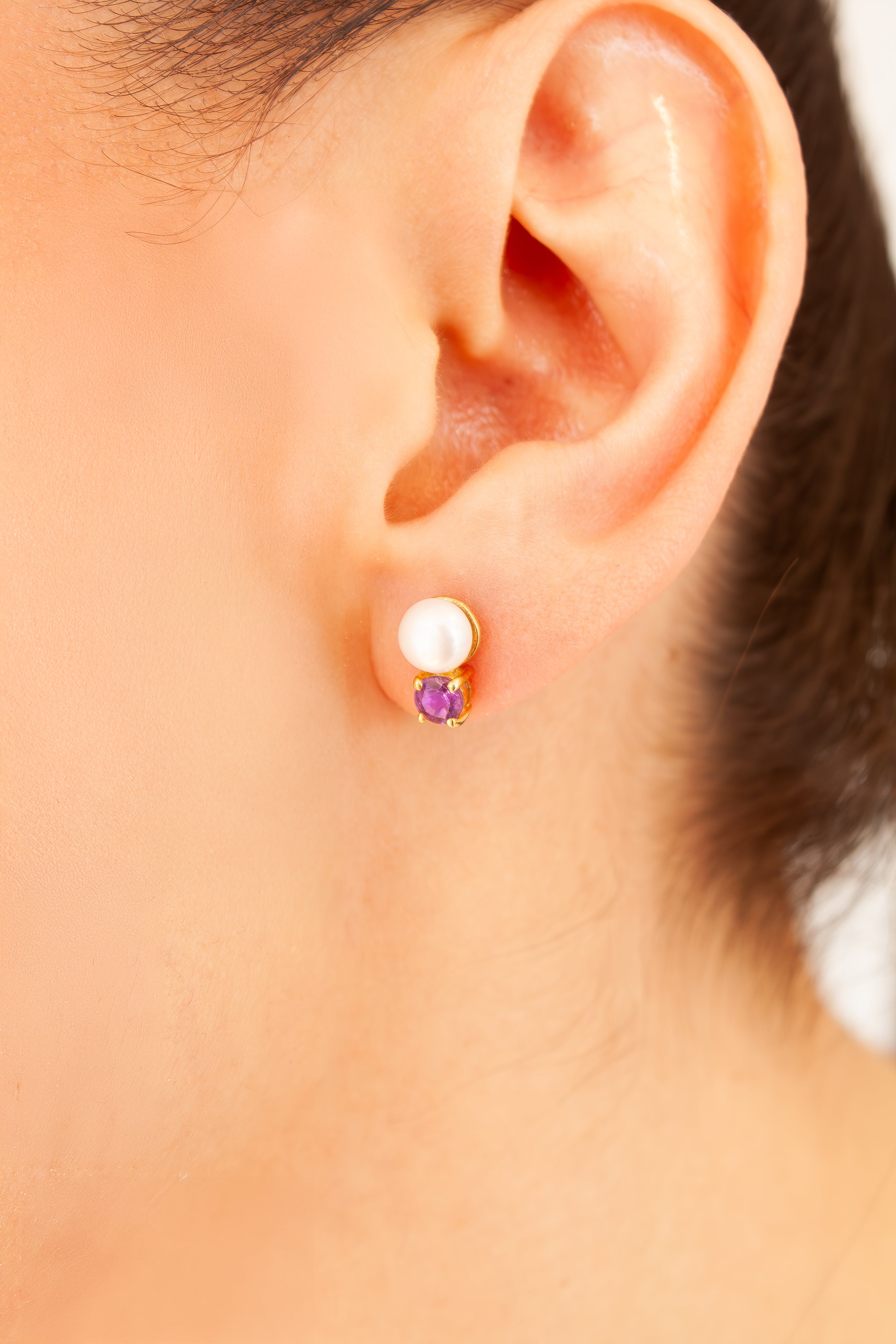 Aretes Mini con Amatista y Perla cultivada con cubierta en Oro