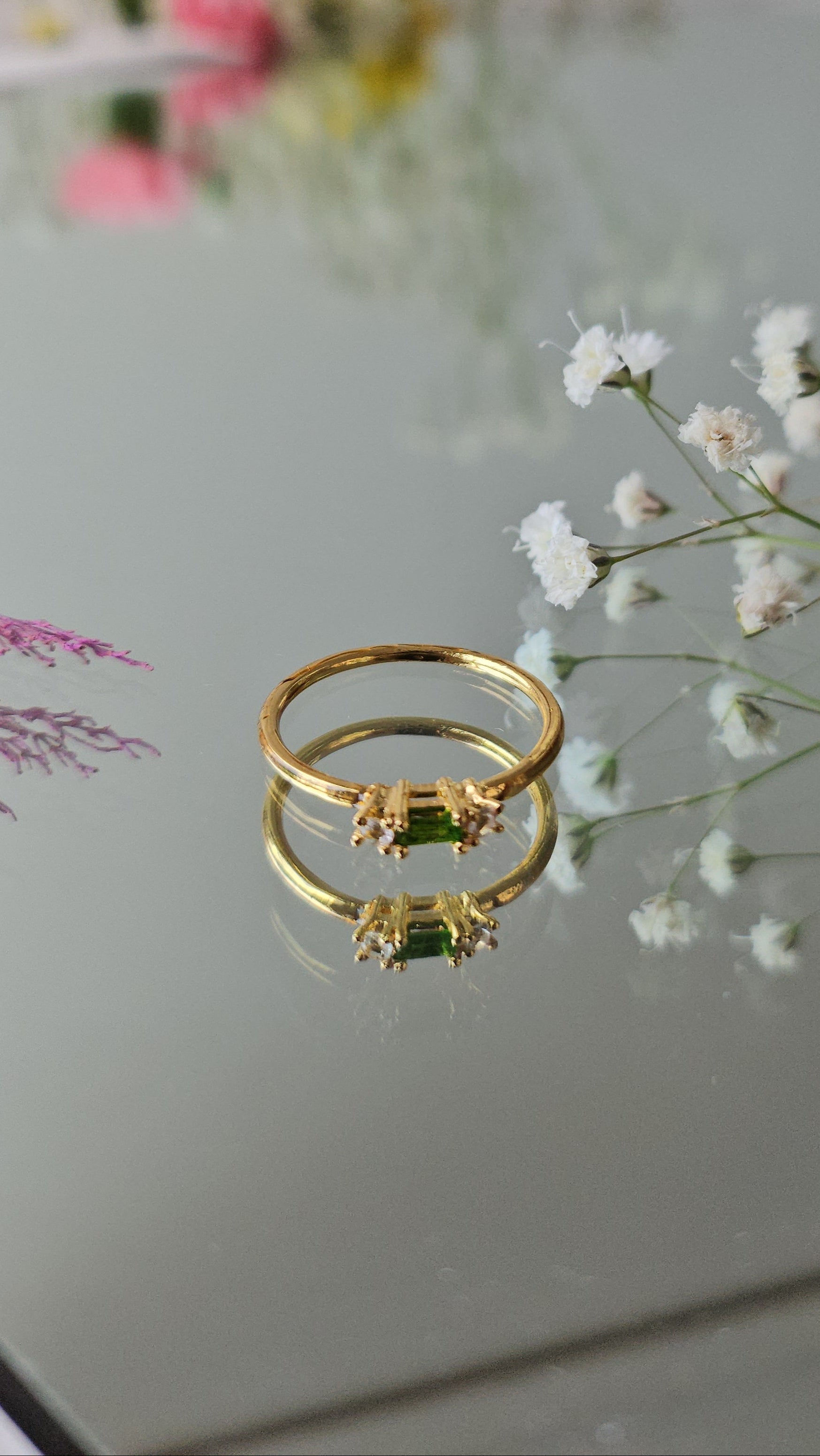 Anillo Baguette con Savorita con cubierta en Oro de 14K