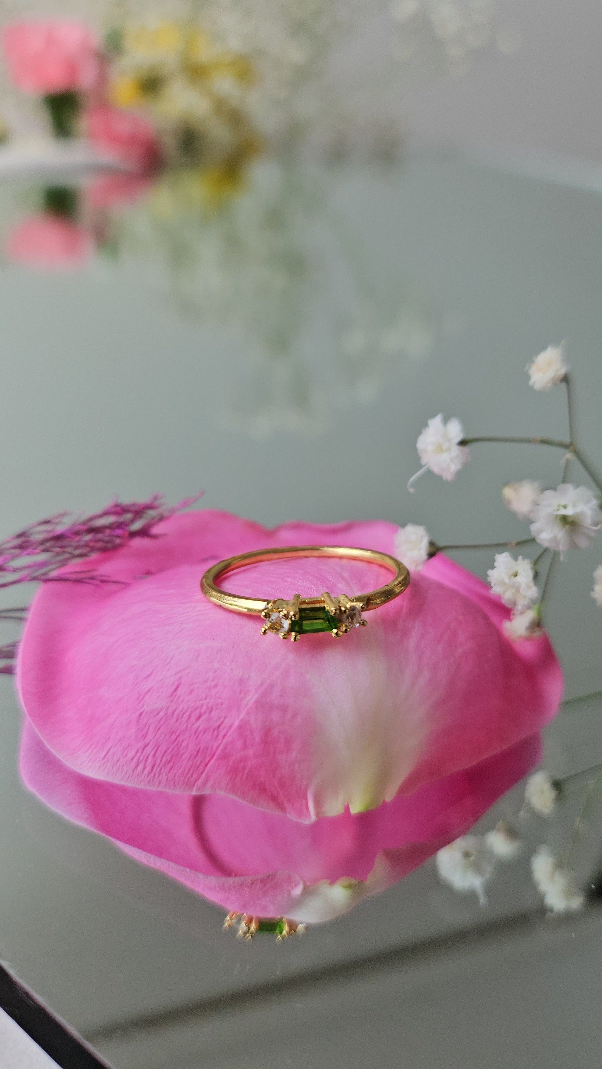 Anillo Baguette con Savorita con cubierta en Oro de 14K