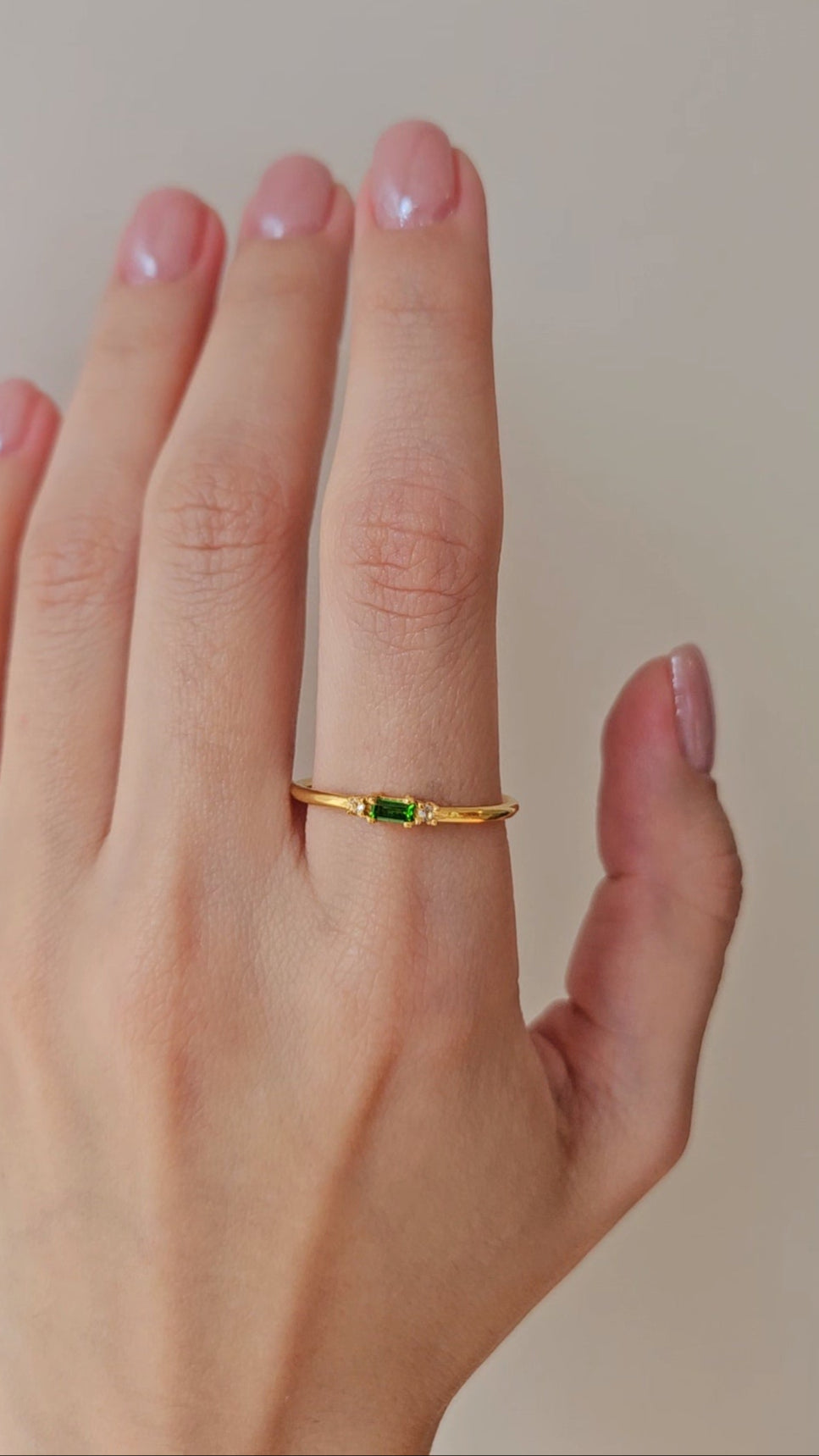 Anillo Baguette con Savorita con cubierta en Oro de 14K