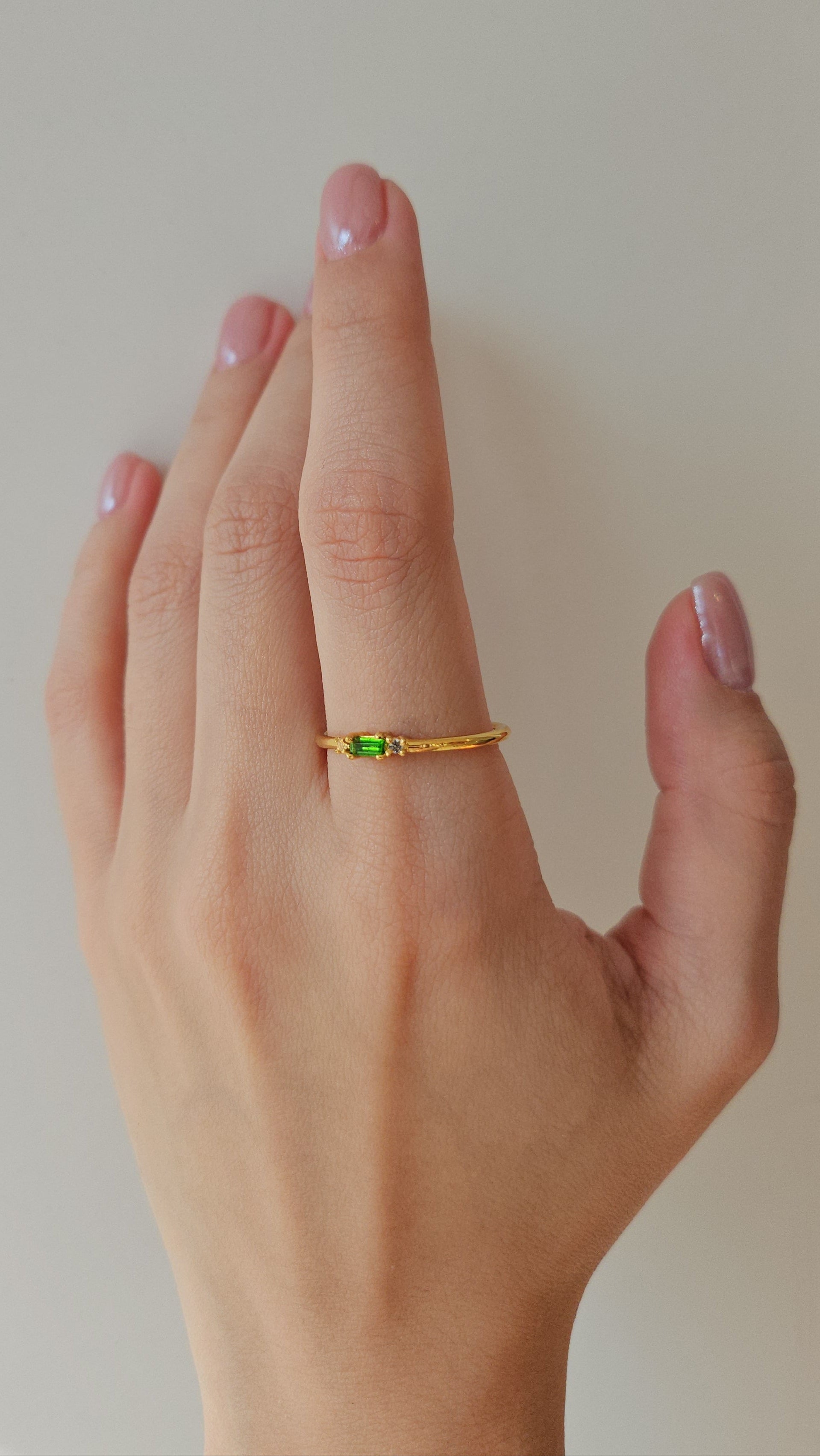 Anillo Baguette con Savorita con cubierta en Oro de 14K
