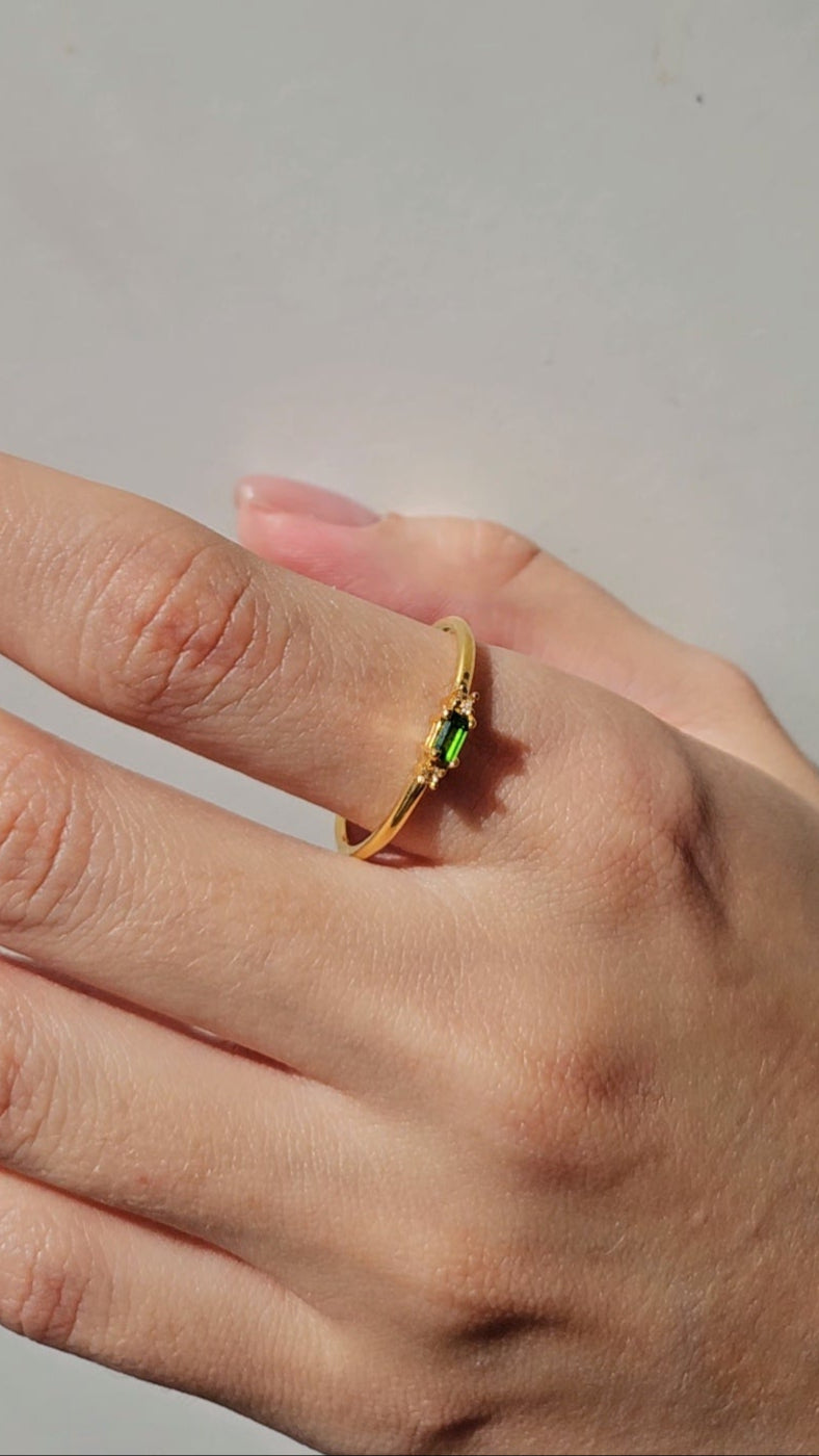 Anillo Baguette con Savorita con cubierta en Oro de 14K