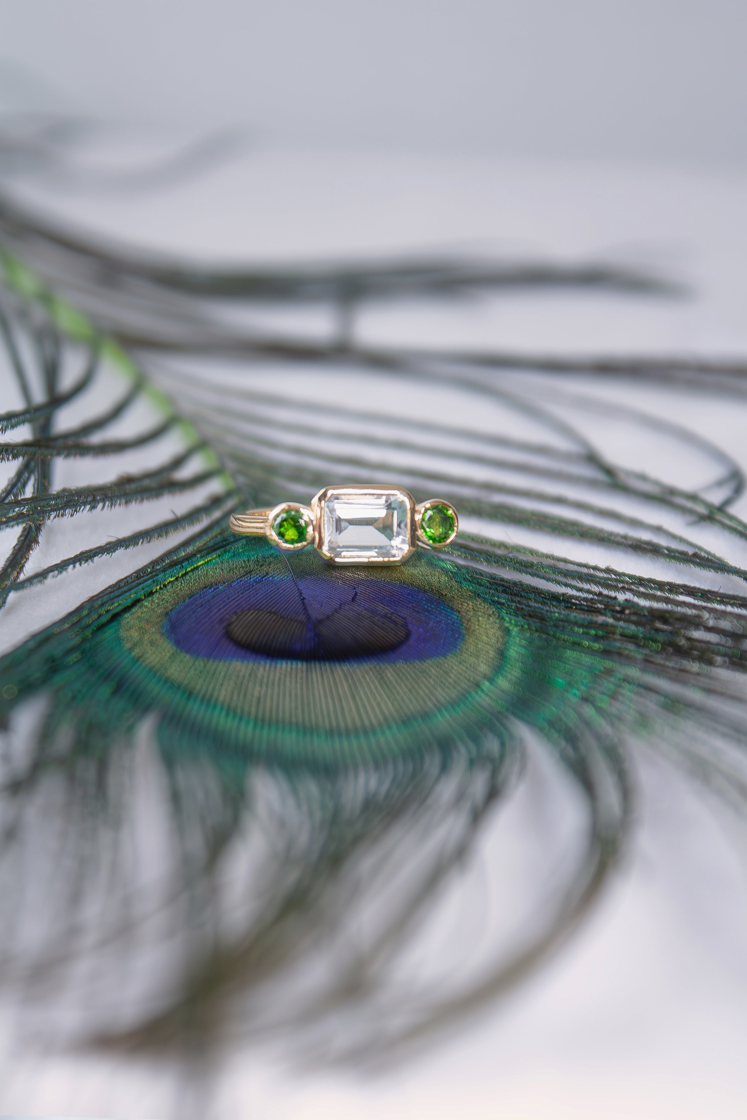 Anillo Clear con Cuarzo y Savoritas con cubierta en Oro