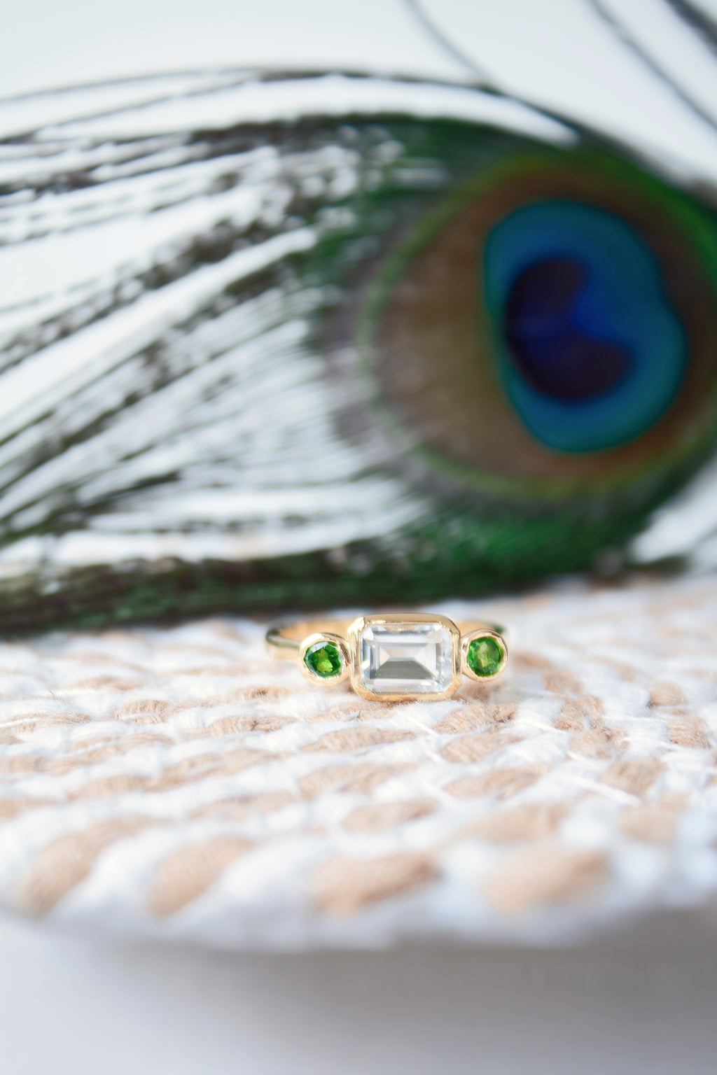 Anillo Clear con Cuarzo y Savoritas con cubierta en Oro