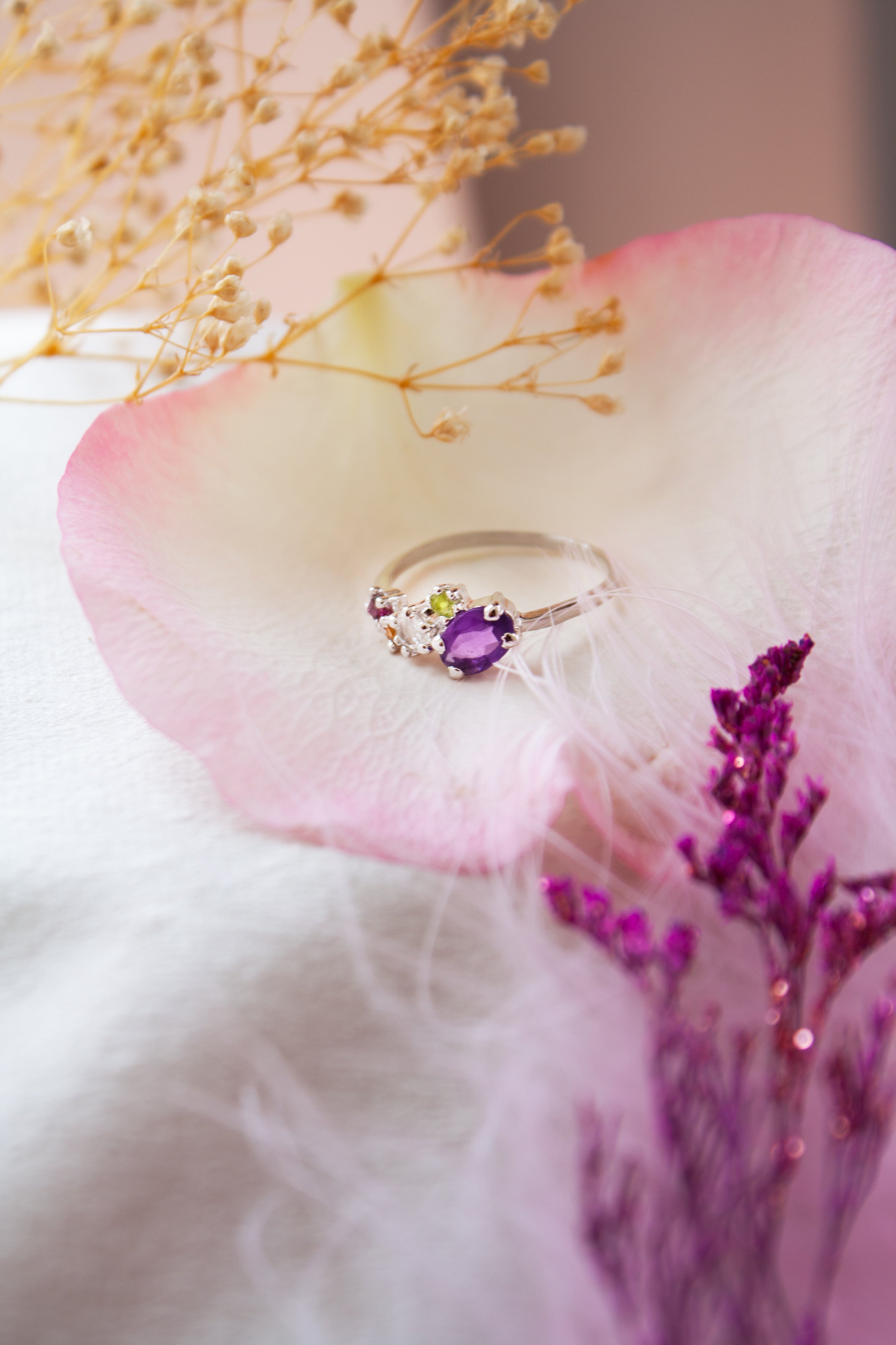 Anillo Confeti con Amatista cubierta en Rodio