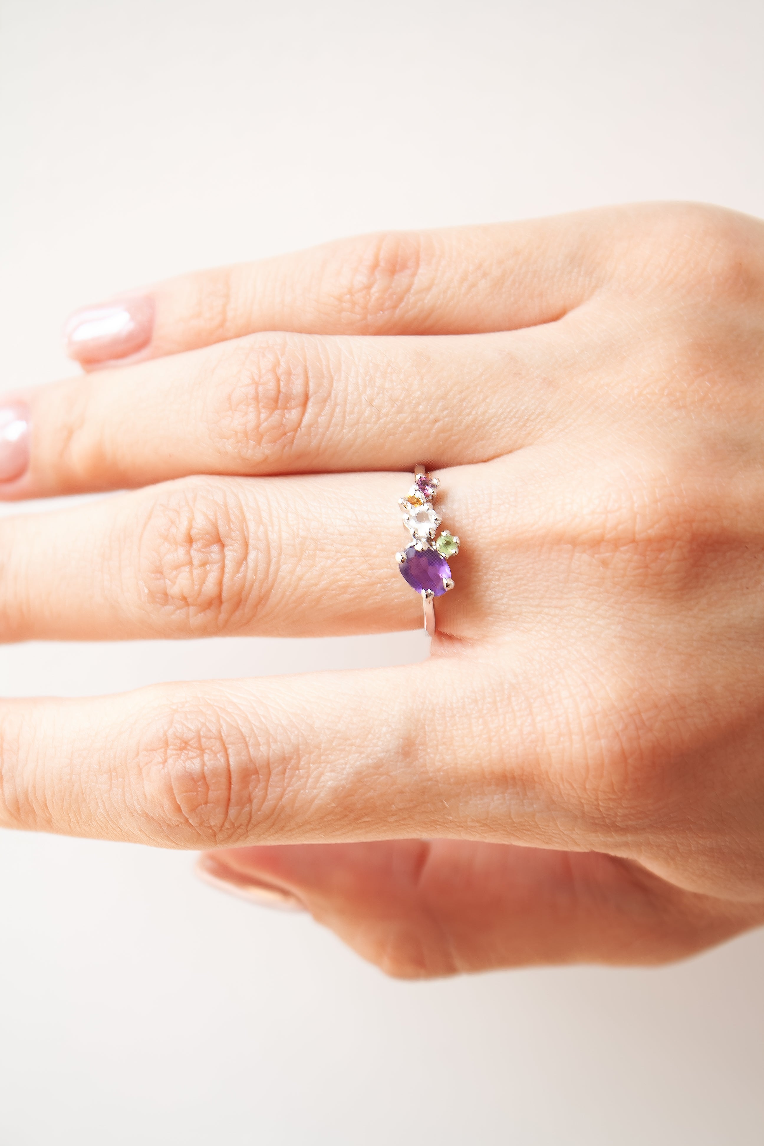 Anillo Confeti con Amatista cubierta en Rodio