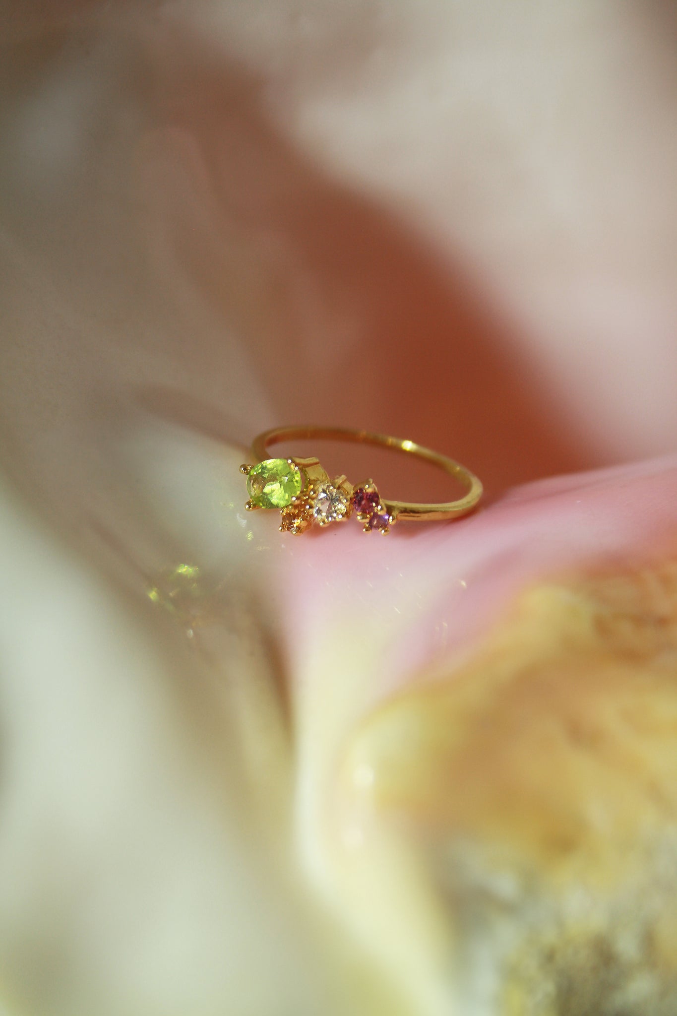 Anillo Confeti con Peridoto cubierta en Oro