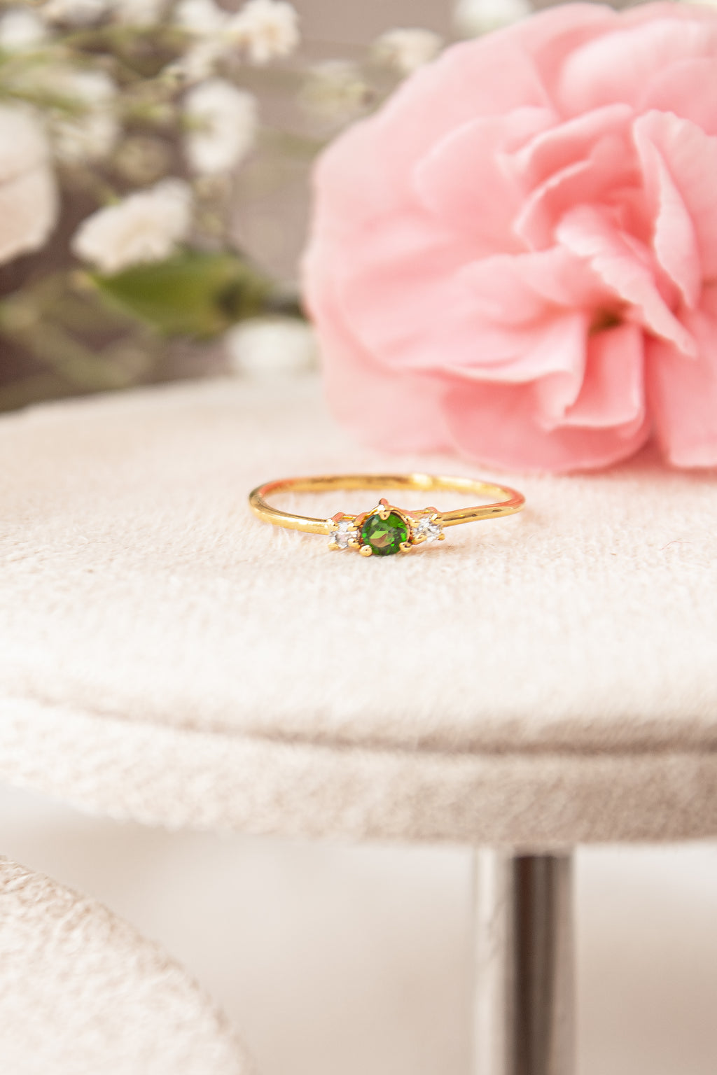 Anillo Diana con Savorita y Cuarzos blancos con cubierta en Oro