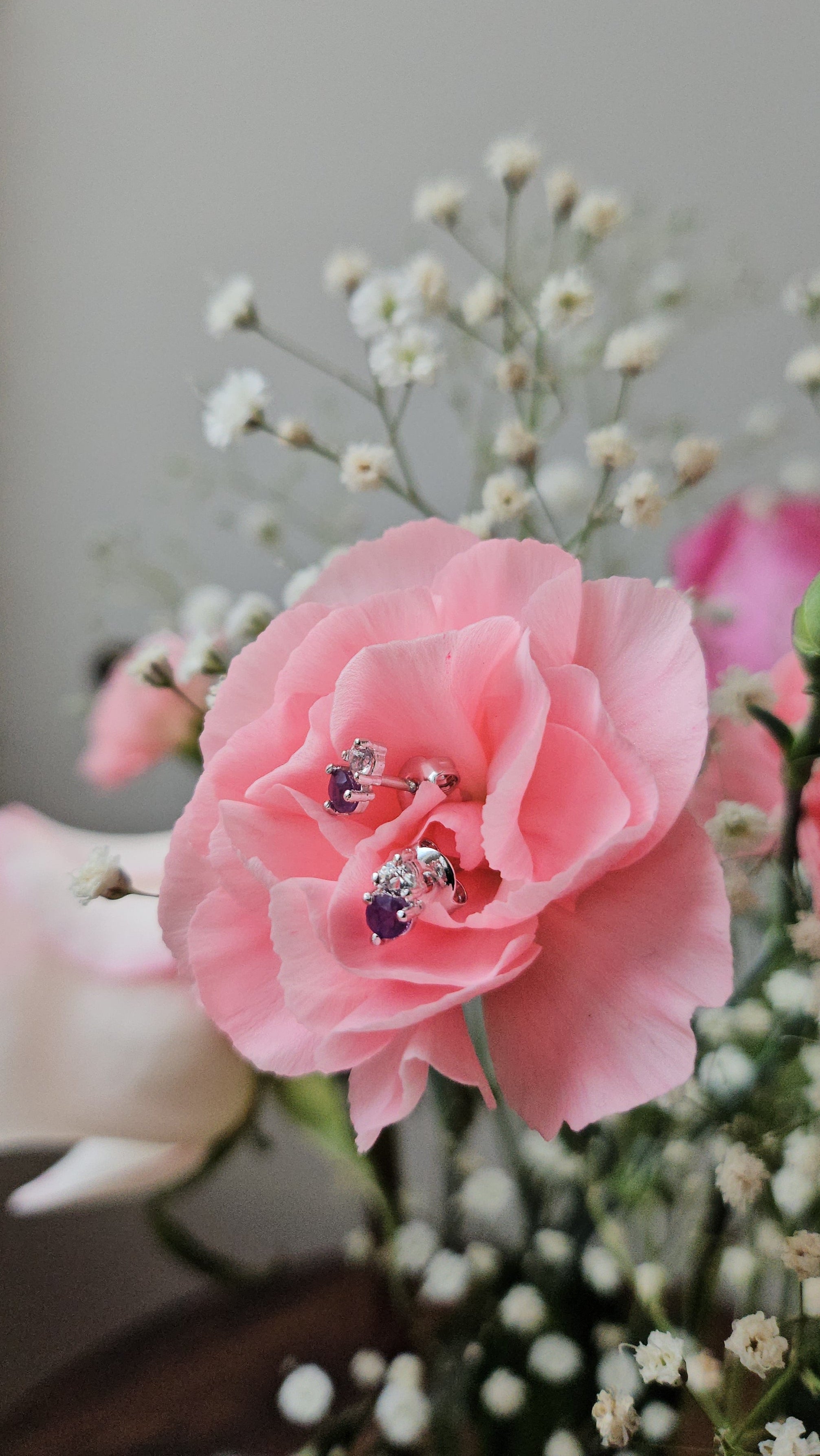 Aretes Dua con Amatista y Cuarzo blanco y cubierta en Rodio