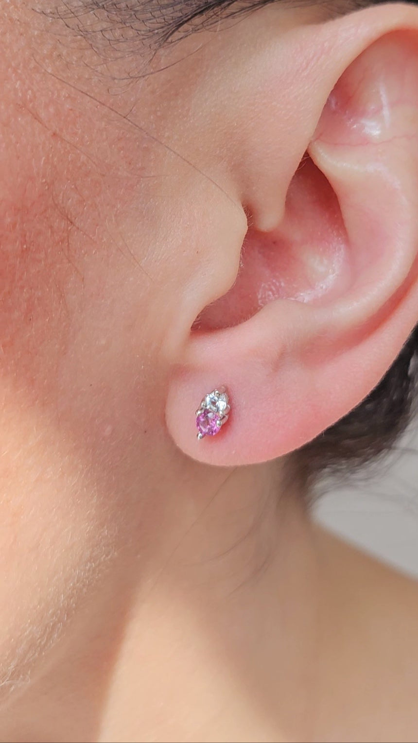 Aretes Dua con Rodolita y Cuarzo blanco y cubierta en Rodio