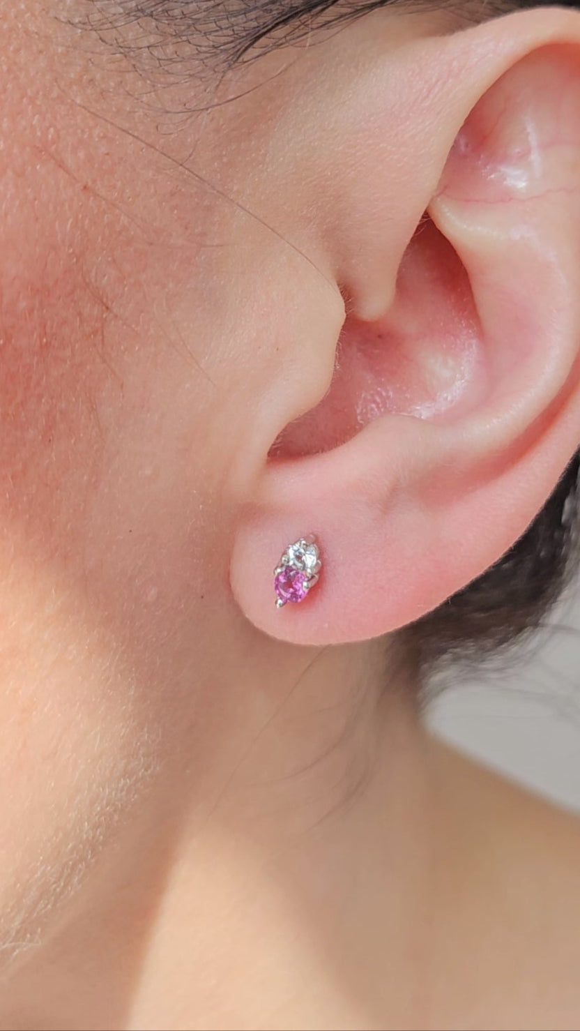 Aretes Dua con Rodolita y Cuarzo blanco y cubierta en Rodio