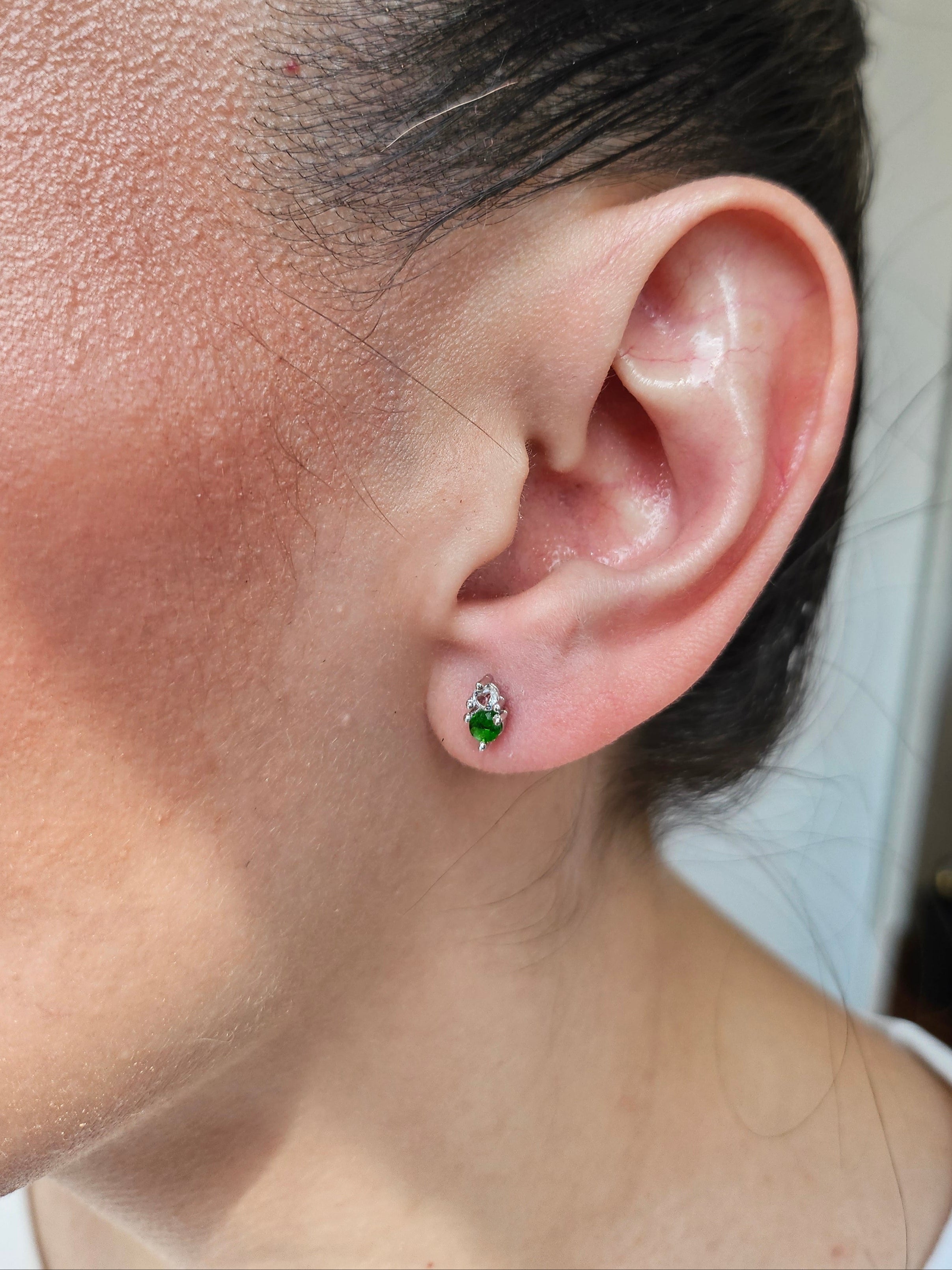Aretes Dua con Savorita y Cuarzo blanco y cubierta en Rodio