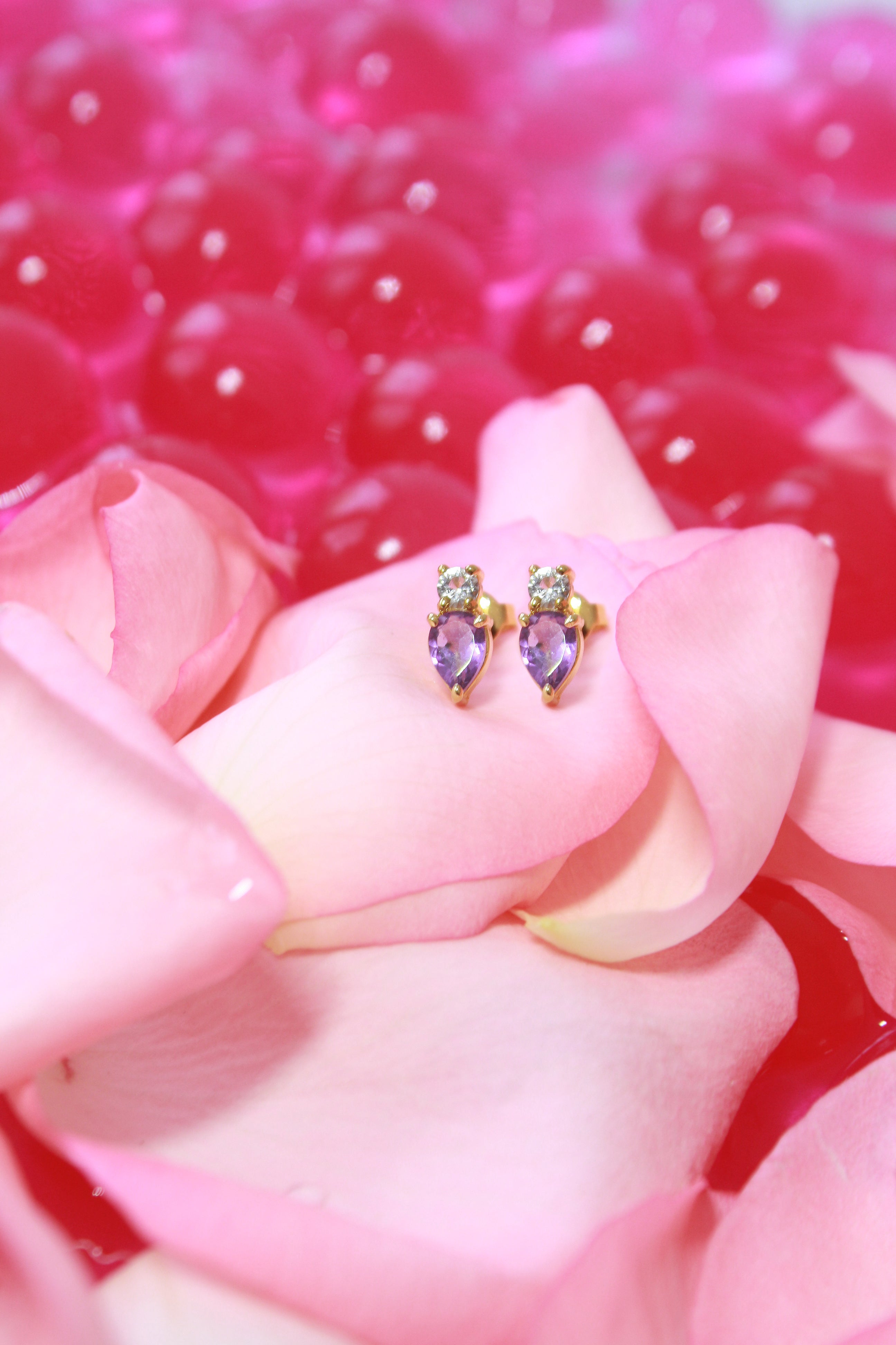 Aretes Fiora con Amatista y Cuarzo Blanco en cubierta en oro de 14K