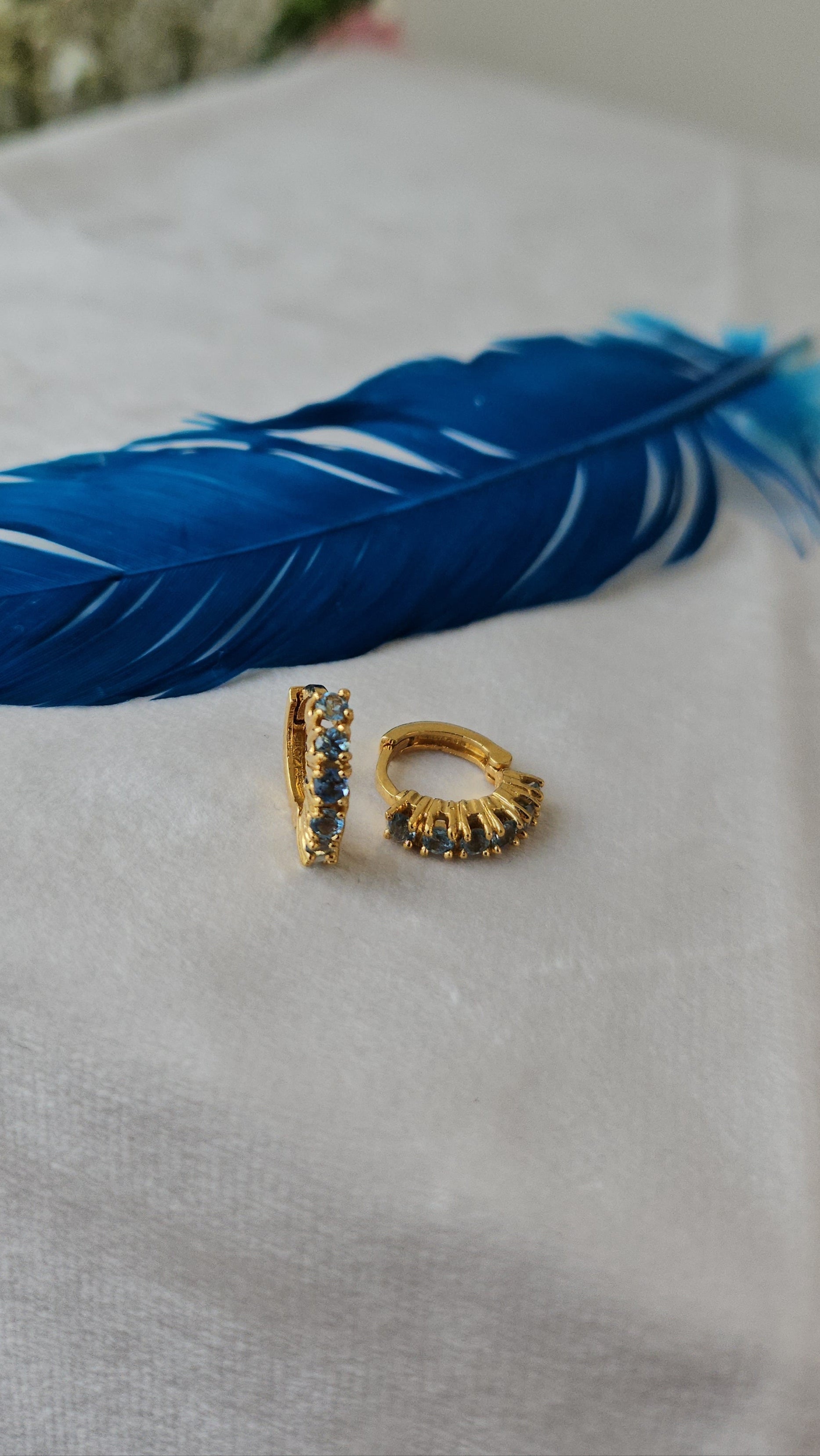 Huggies Hailey y Topacio Azul con cubierta de Oro de 14 K