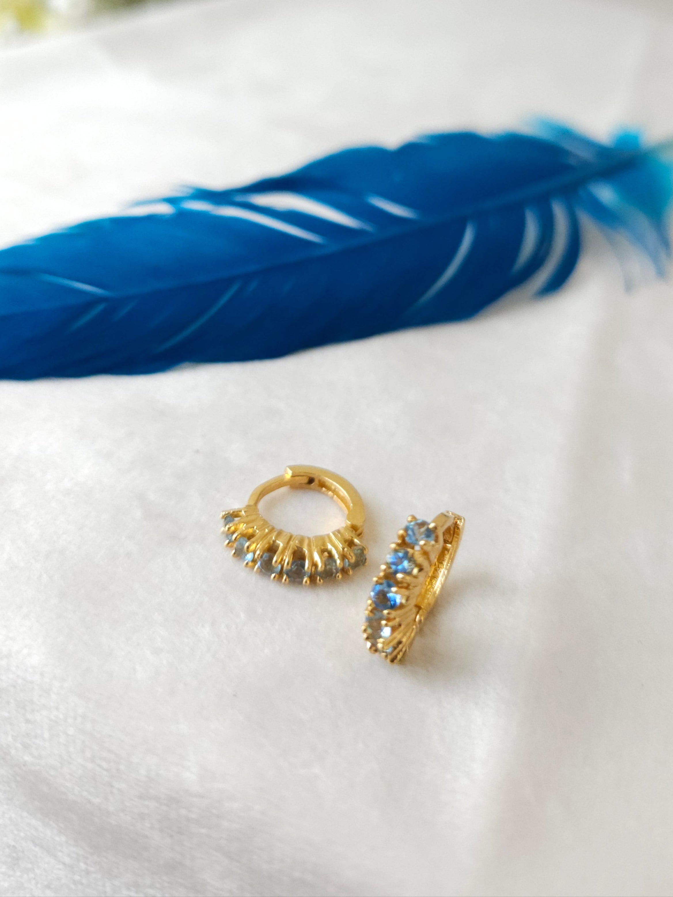 Huggies Hailey y Topacio Azul con cubierta de Oro de 14 K