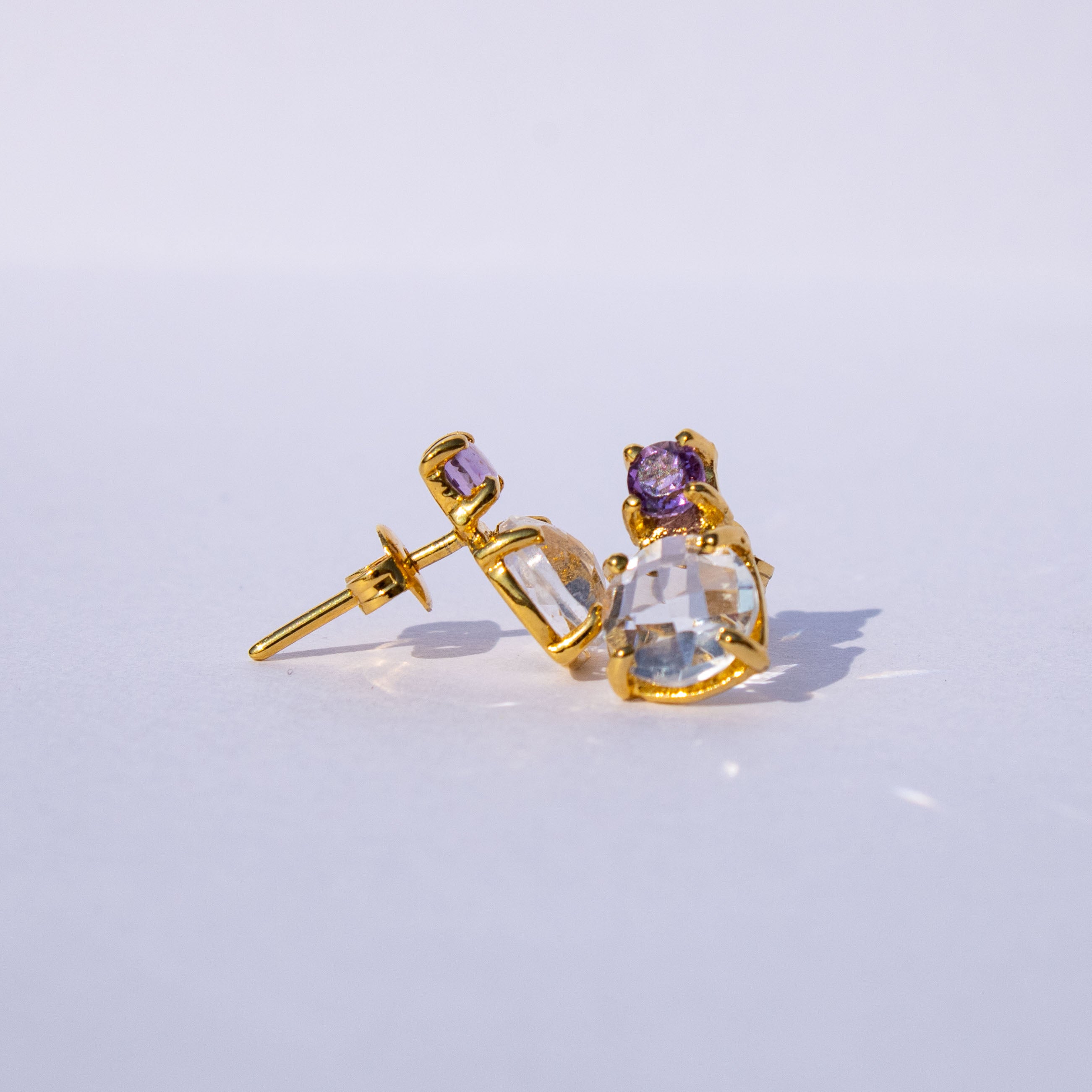 Aretes violeta con cuarzos blancos y amatistas