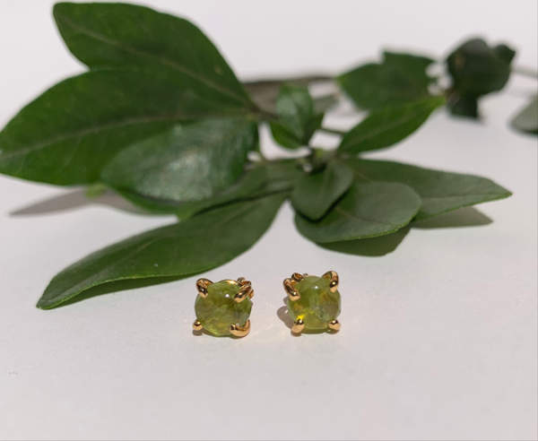 Aretes Dona Peridoto cubierta en Oro