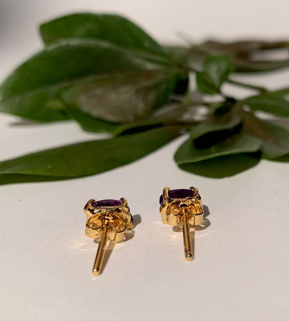 Aretes Amatista Oval con cubierta en Oro.
