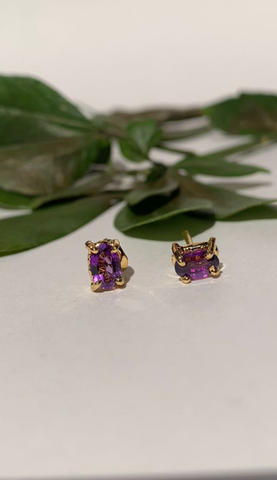 Aretes Amatista Oval con cubierta en Oro.