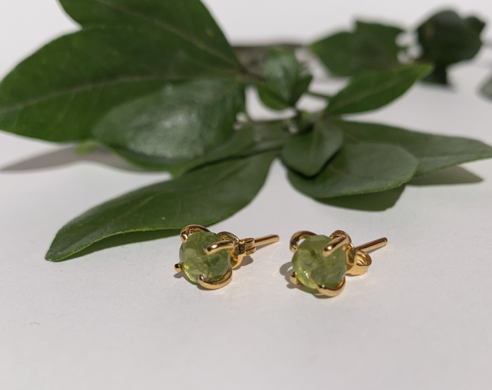 Aretes Dona Peridoto cubierta en Oro