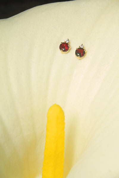 Aretes Kass con Granates y Cuarzo Blanco