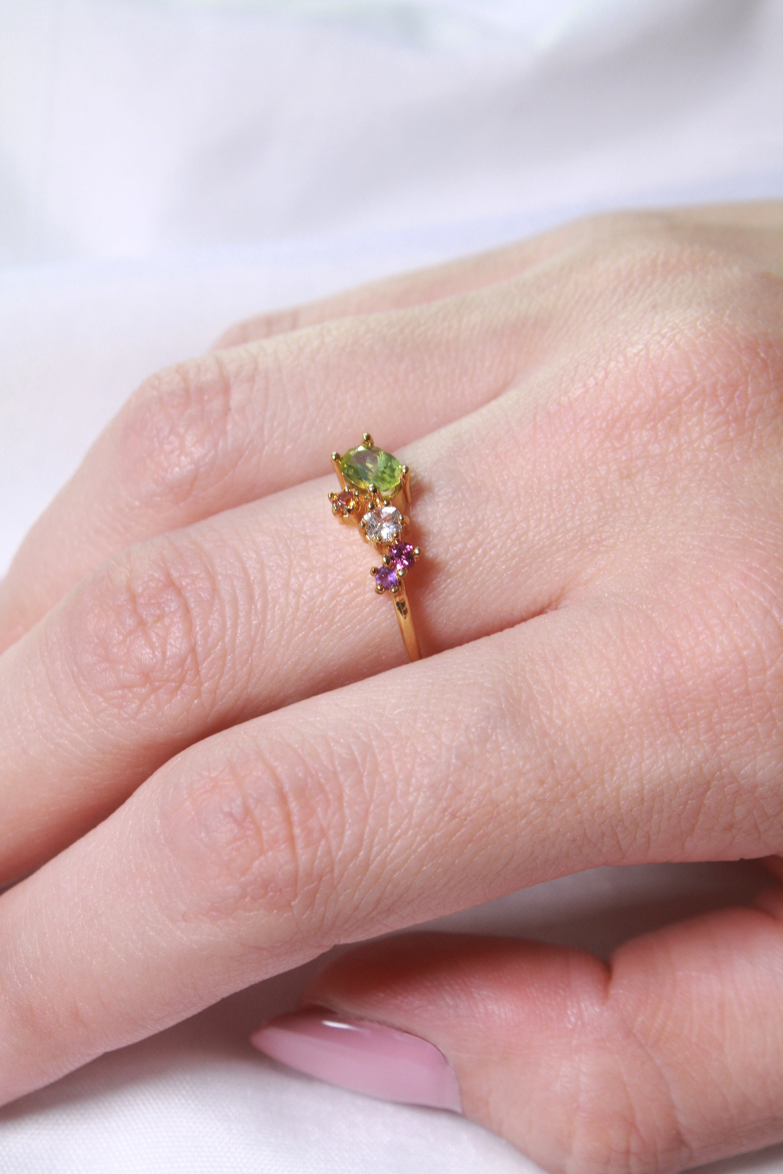 Anillo Confeti con Peridoto cubierta en Oro