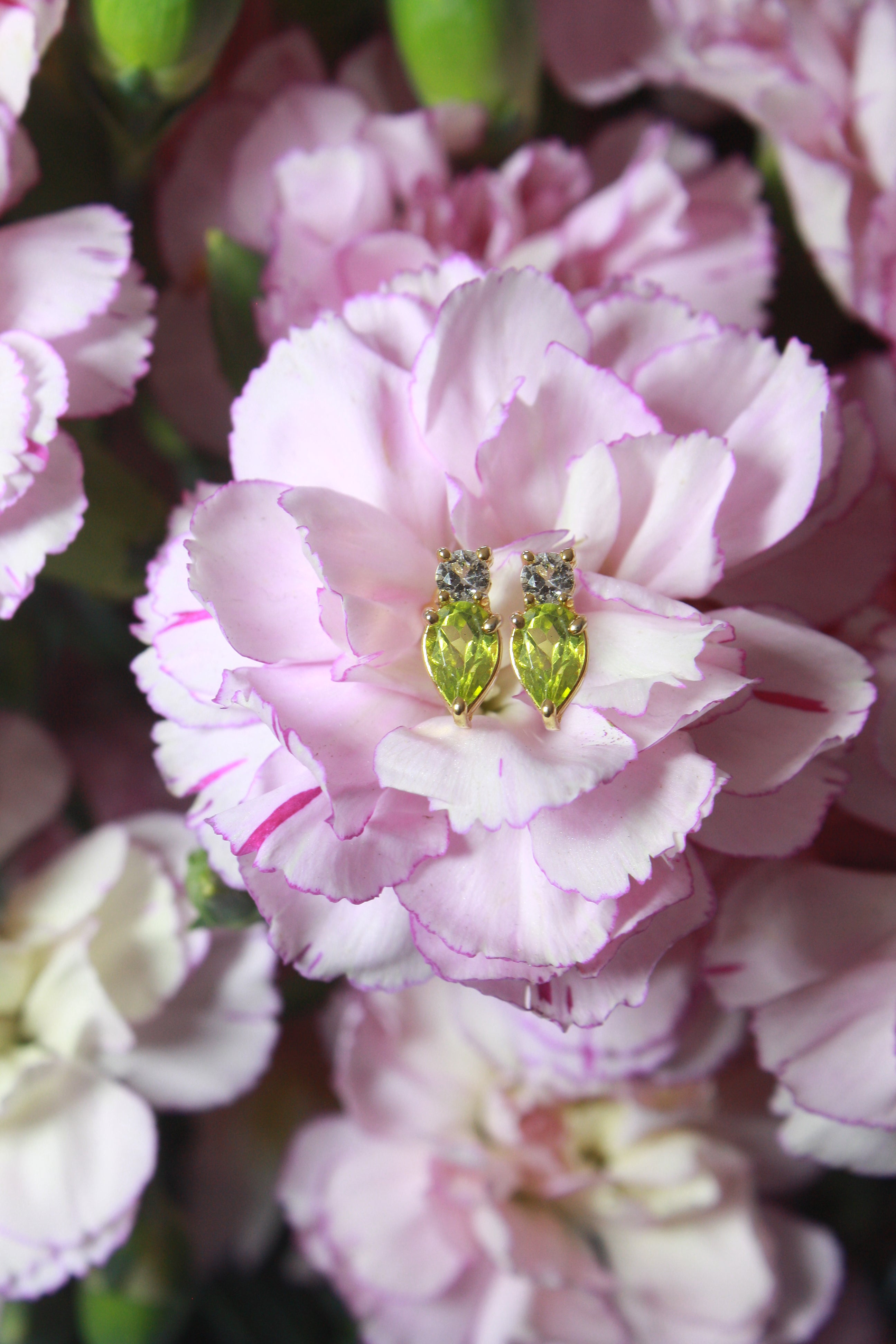 Aretes Fiora con Peridoto y Cuarzo Blanco en cubierta en oro de 14K