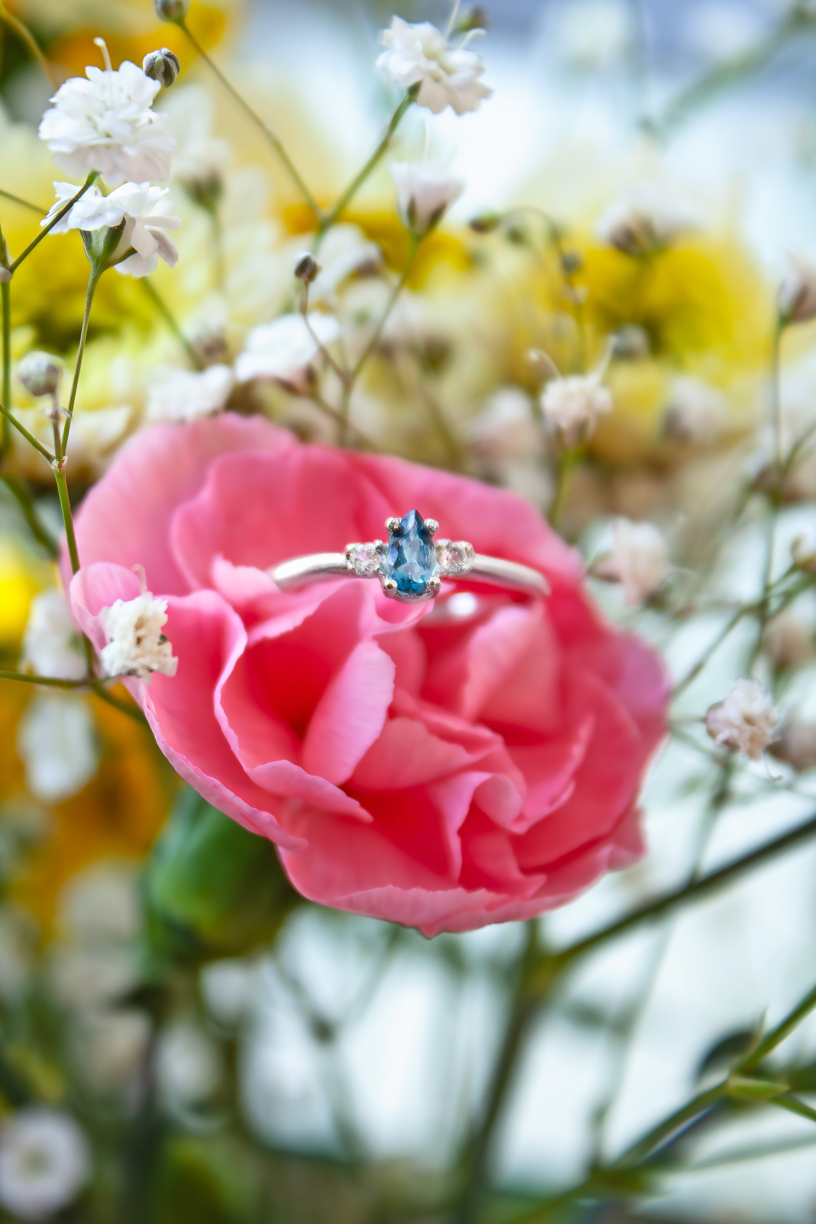 Anillo Luna con Topacio London blue con cubierta en Rodio