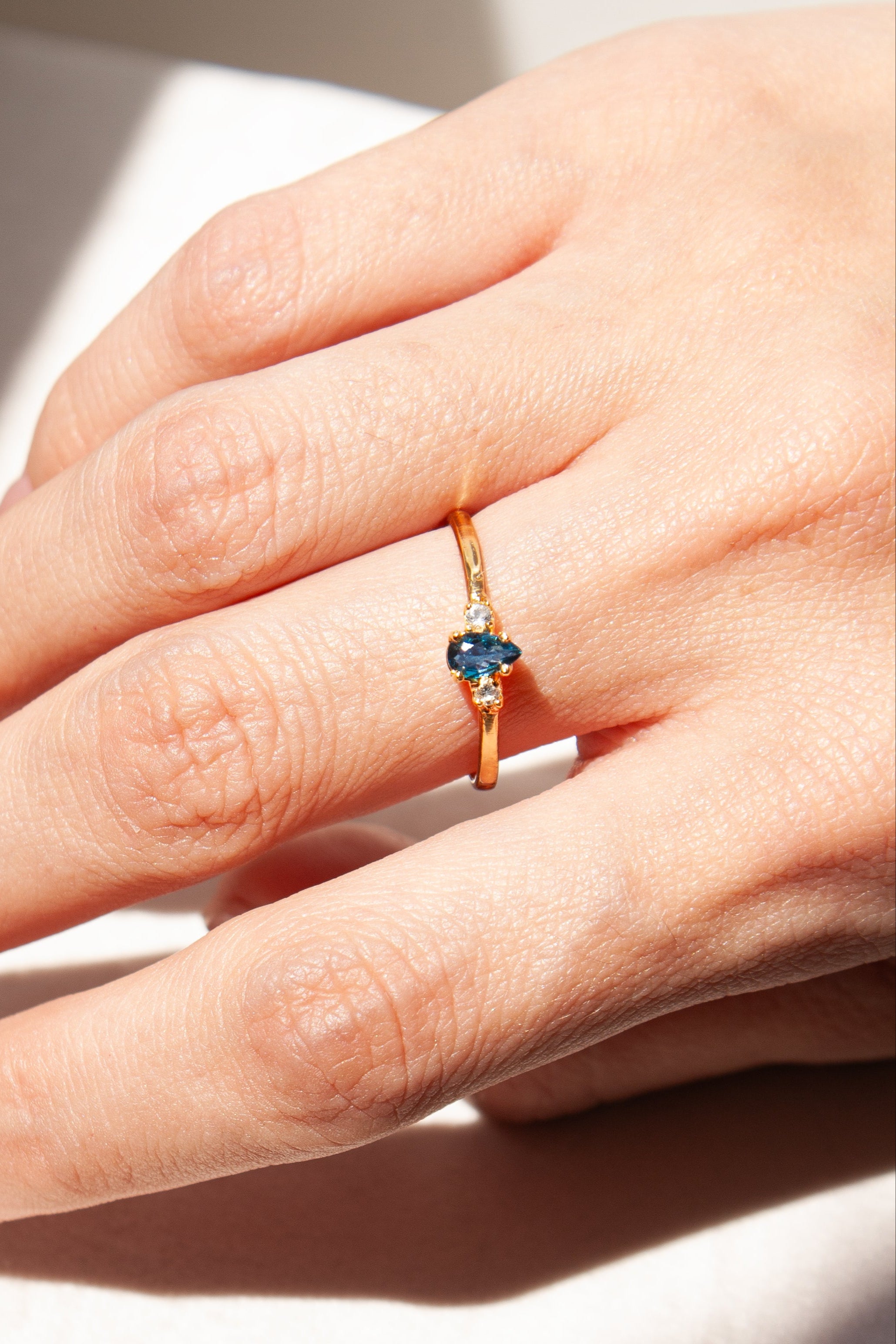 Anillo Luna con Topacio London blue con cubierta en Oro