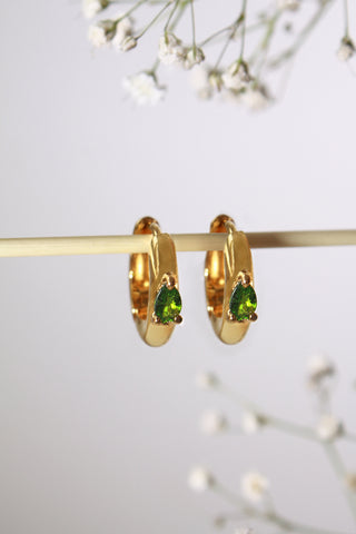 Aretes Huggies Natasha con Savoritas cubierta en Oro
