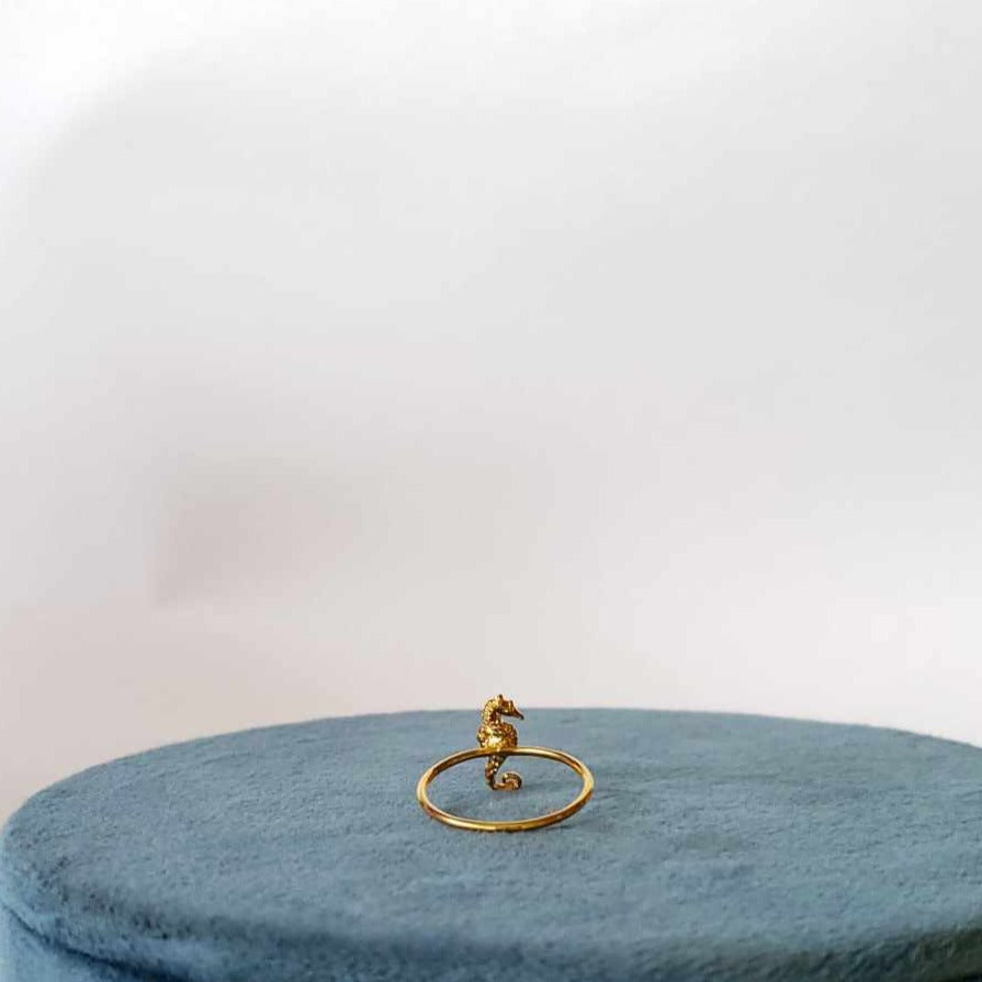 Anillo Caballito de Mar Dorado