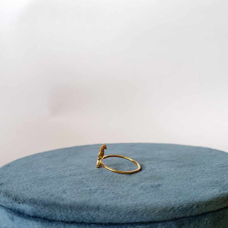 Anillo Caballito de Mar Dorado