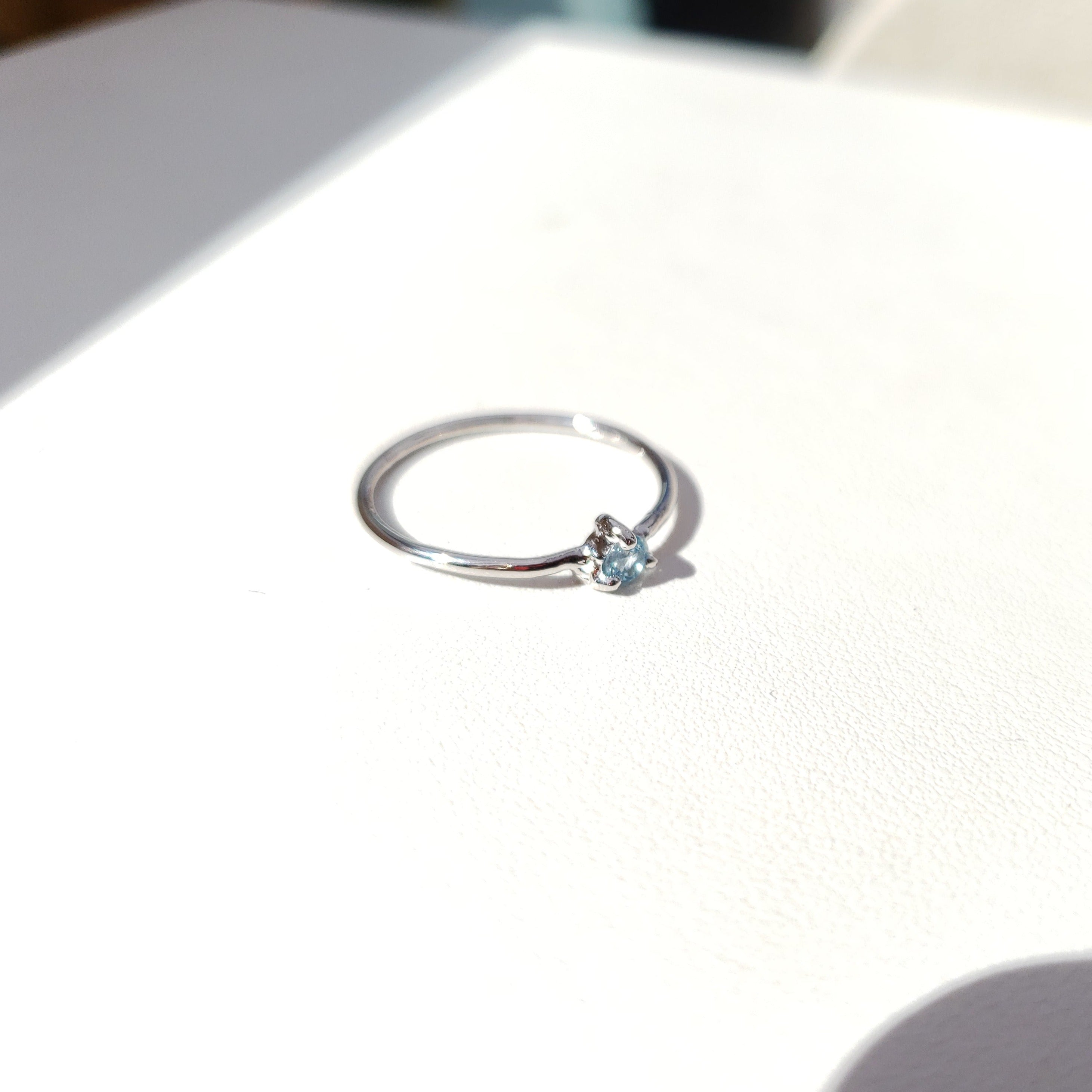 Anillo Mini Eugene con Topacio azul