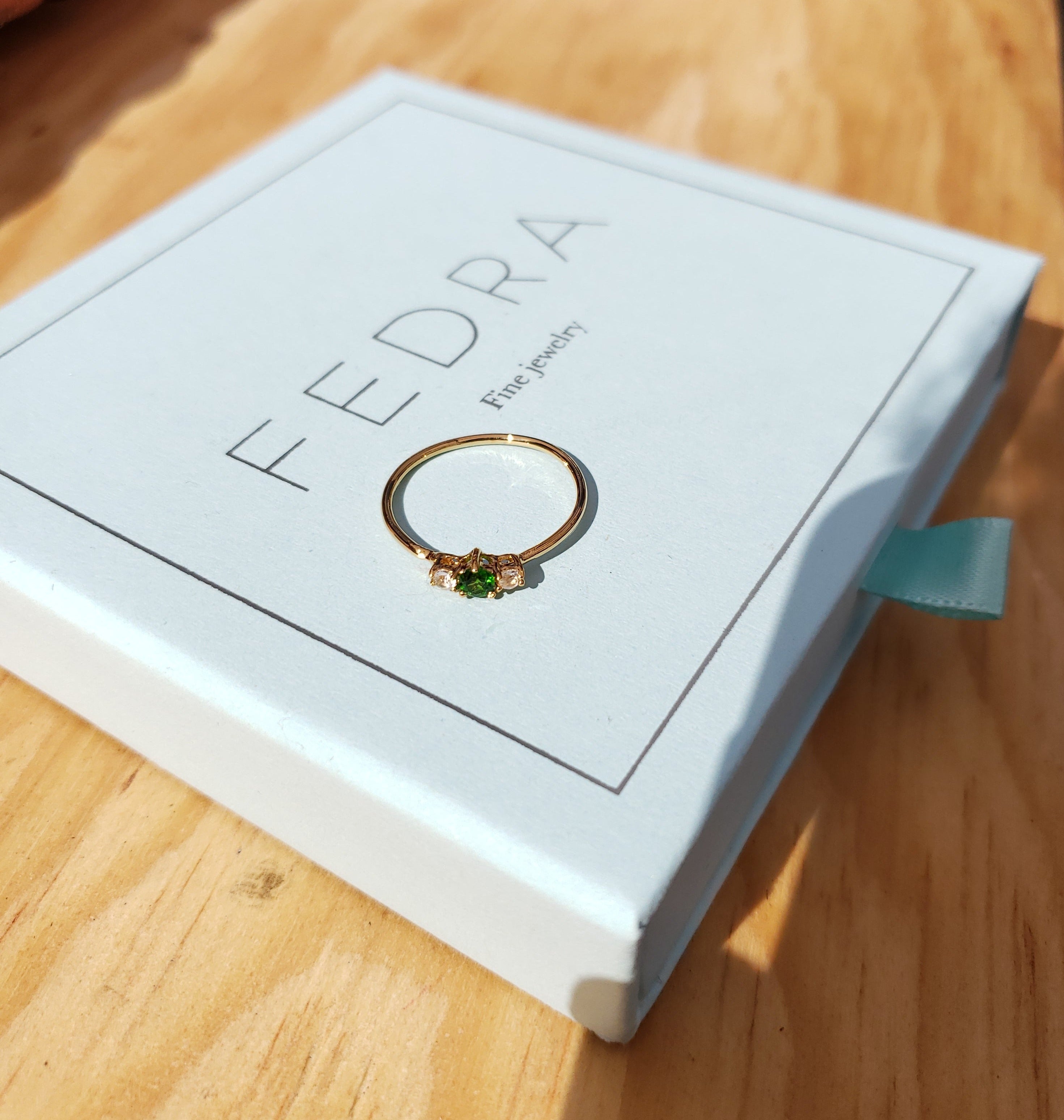 Anillo Diana con Savorita y Cuarzos blancos con cubierta en Oro