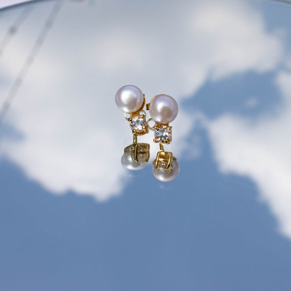 Aretes Mini con Cuarzo Blanco y Perla cultivada cubierta en Oro