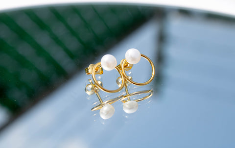 Aretes Demetria con Perla cubierta en Oro
