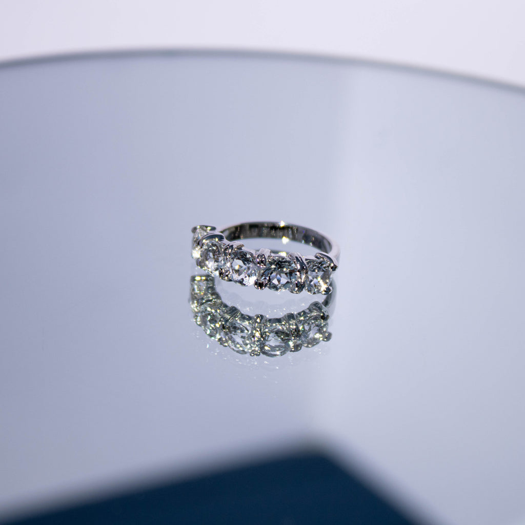 Anillo Elizabeth con Cuarzos Blancos