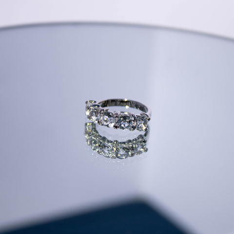 Anillo Elizabeth con Cuarzos Blancos