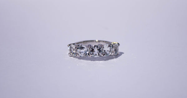Anillo Elizabeth con Cuarzos Blancos