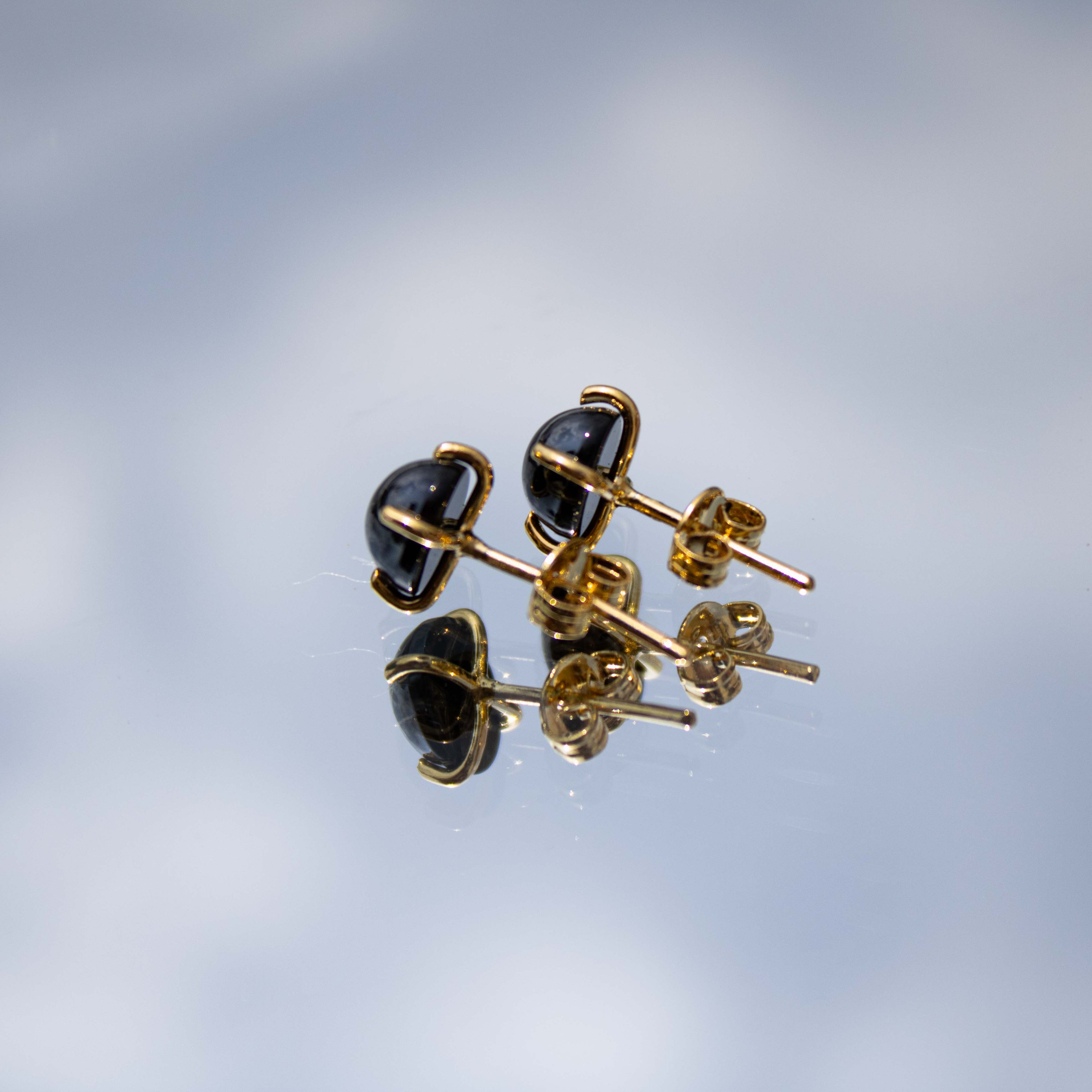 Aretes Acerina Oval con cubierta en Oro.